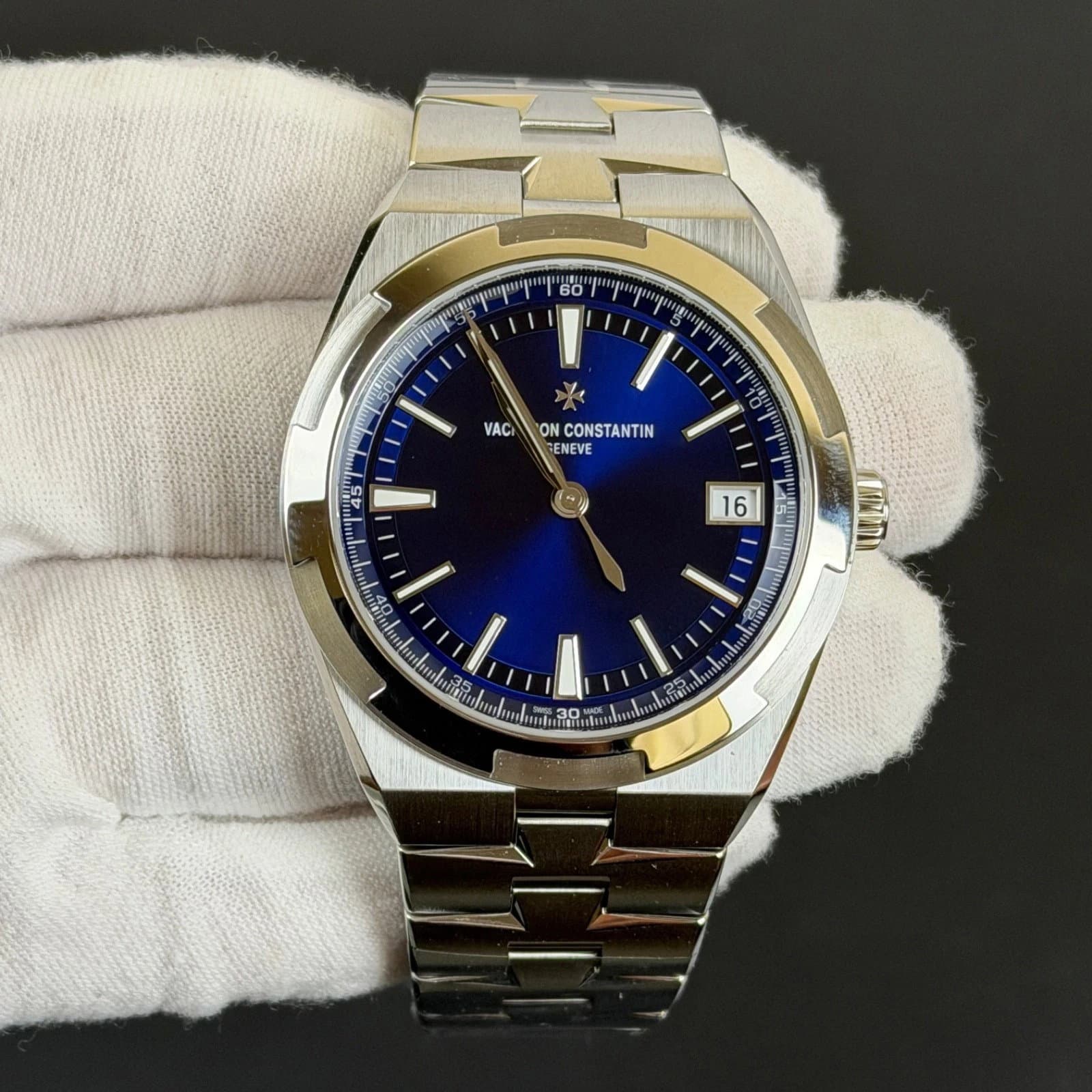 Vacheron Constantin Overseas 4520V/210A-B128