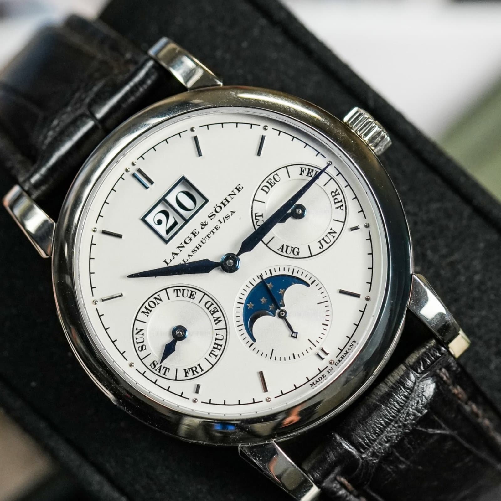 A. Lange & Söhne Saxonia Annual Calendar Saxonia 330.026