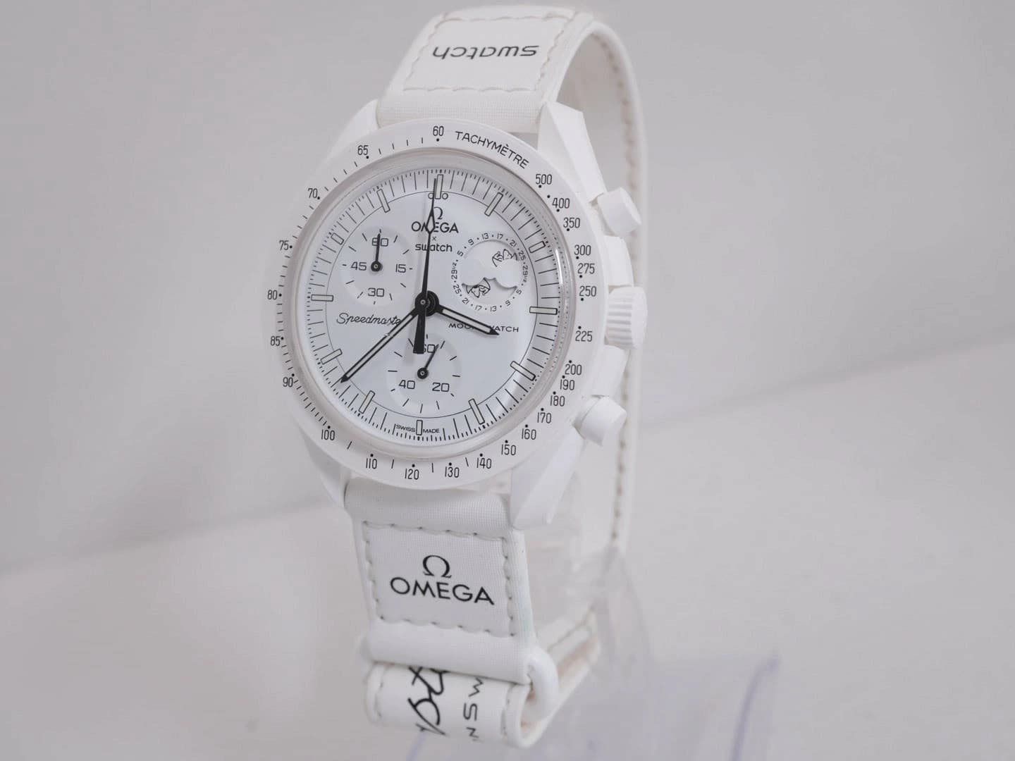 Omega x Swatch MoonSwatch SO33W700