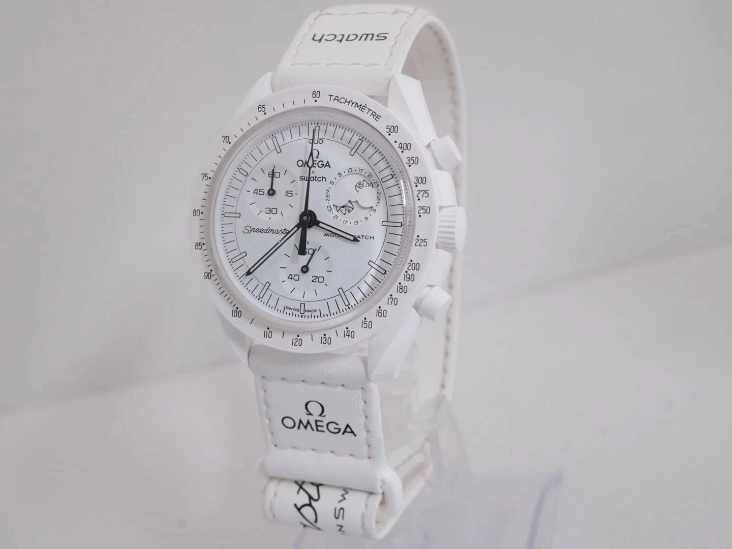 Omega Speedmaster Mission To The Moon Phase SO33W700