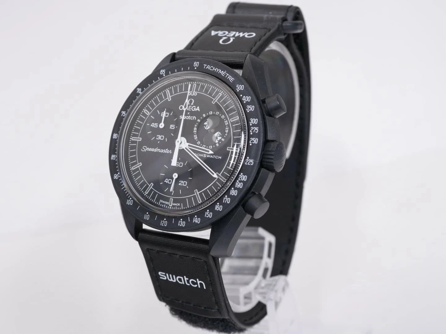 Omega x Swatch MoonSwatch SO33B700