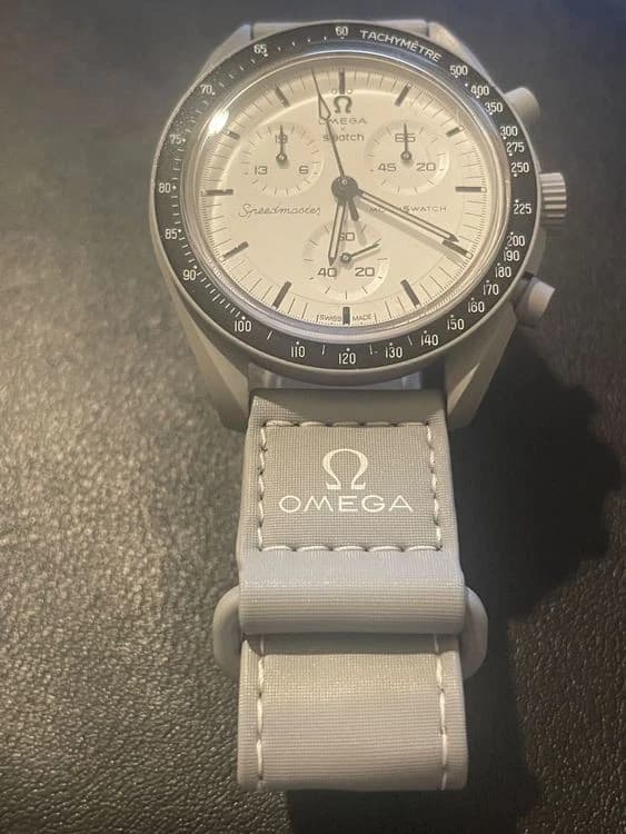 Omega x Swatch MoonSwatch SO33M106