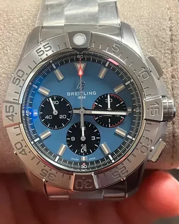 Breitling Super Avenger EB0148101C1E1